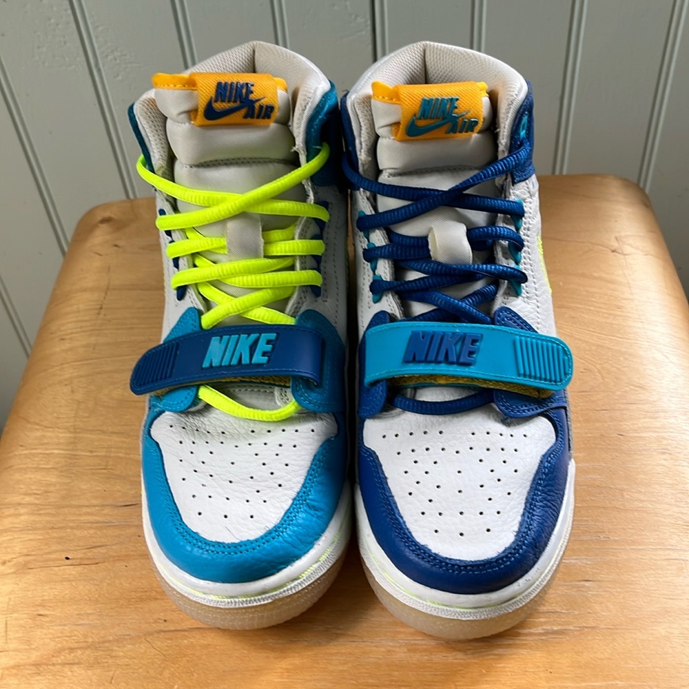 Nike Jordan Legacy 312 Fly, light blue/dark blue/white/yellow. 5.5Y